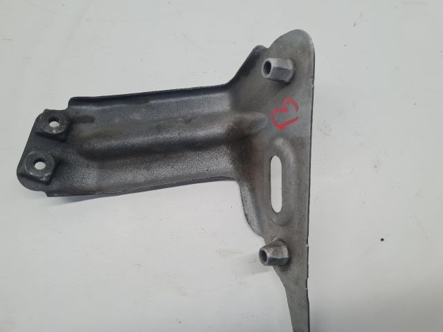 bontott VW GOLF VII Bal Sárvédő Oldaltartó