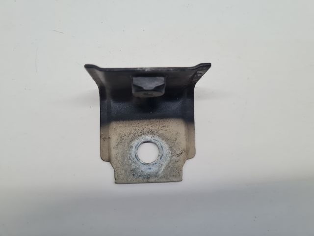 bontott VW GOLF VII Bal Sárvédő Oldaltartó