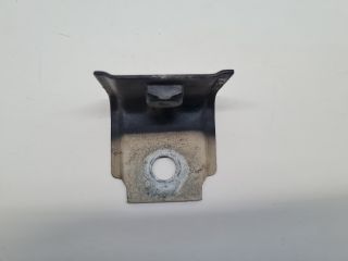 bontott VW GOLF VII Bal Sárvédő Oldaltartó