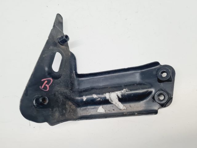 bontott VW GOLF VII Bal Sárvédő Oldaltartó