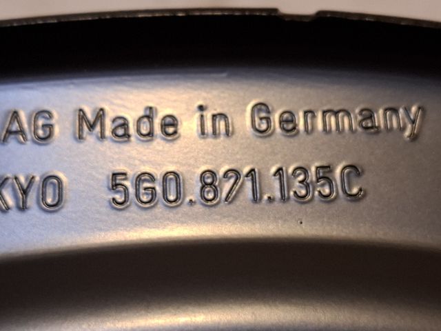 bontott VW GOLF VII Bal Sárvédő Oldaltartó