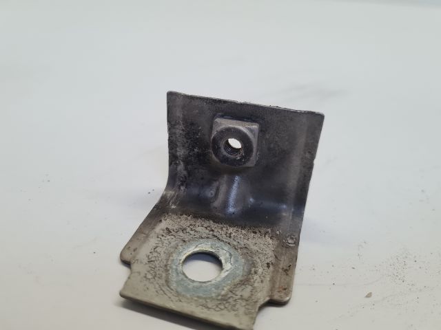 bontott VW GOLF VII Bal Sárvédő Oldaltartó