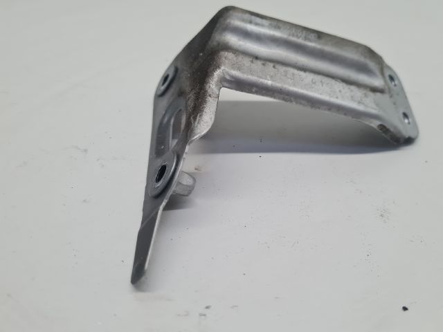 bontott VW GOLF VII Bal Sárvédő Oldaltartó