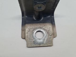 bontott VW GOLF VII Bal Sárvédő Oldaltartó