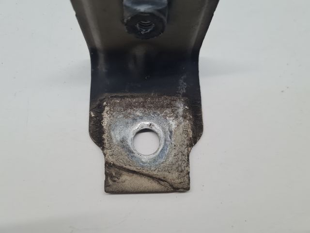 bontott VW GOLF VII Bal Sárvédő Oldaltartó