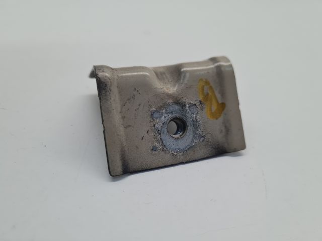 bontott VW GOLF VII Bal Sárvédő Oldaltartó