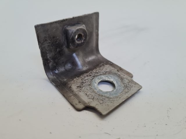 bontott VW GOLF VII Bal Sárvédő Oldaltartó