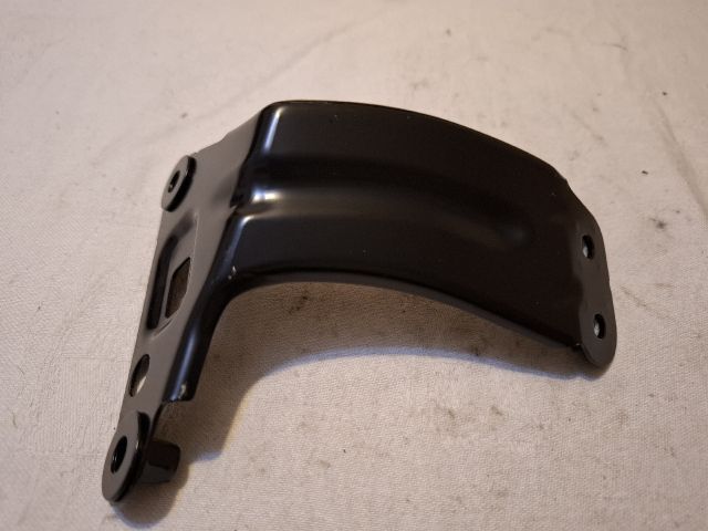 bontott VW GOLF VII Bal Sárvédő Oldaltartó