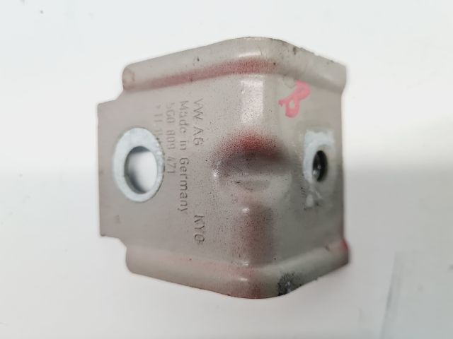 bontott VW GOLF VII Bal Sárvédő Oldaltartó