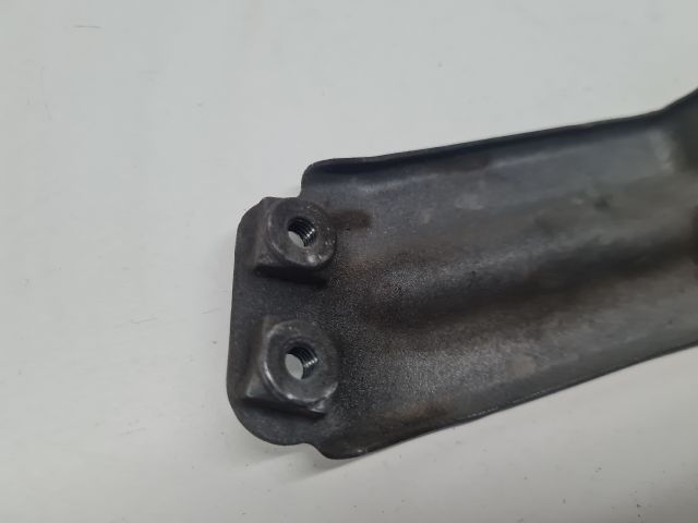 bontott VW GOLF VII Bal Sárvédő Oldaltartó