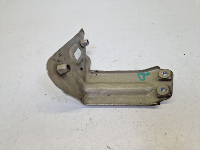 bontott VW GOLF VII Bal Sárvédő Oldaltartó