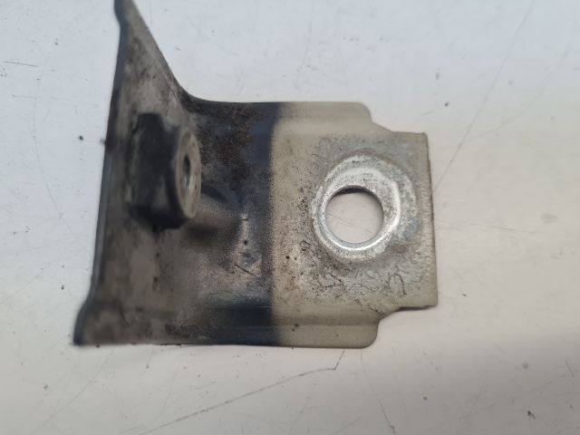 bontott VW GOLF VII Bal Sárvédő Oldaltartó