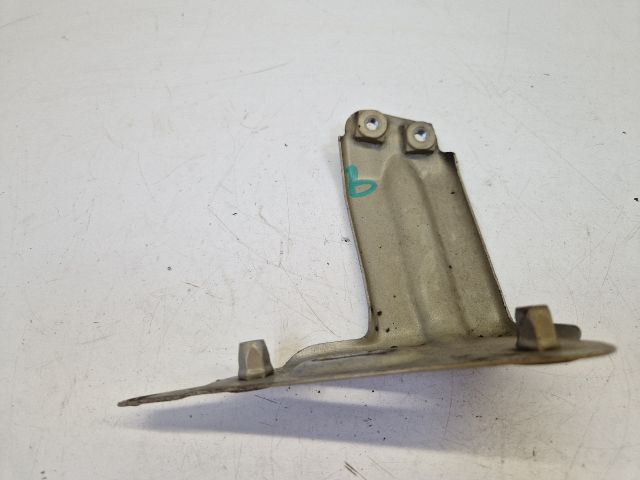 bontott VW GOLF VII Bal Sárvédő Oldaltartó