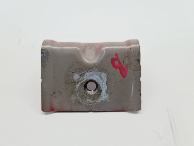 bontott VW GOLF VII Bal Sárvédő Oldaltartó