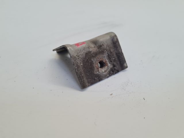 bontott VW GOLF VII Bal Sárvédő Oldaltartó