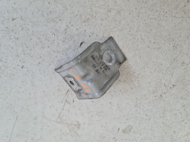 bontott VW GOLF VII Bal Sárvédő Oldaltartó