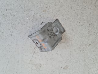 bontott VW GOLF VII Bal Sárvédő Oldaltartó