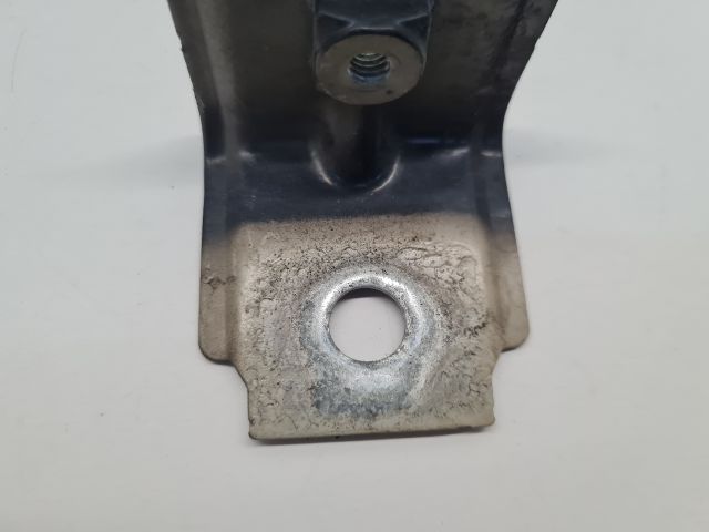 bontott VW GOLF VII Bal Sárvédő Oldaltartó