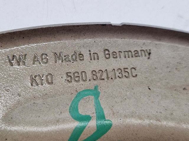 bontott VW GOLF VII Bal Sárvédő Oldaltartó