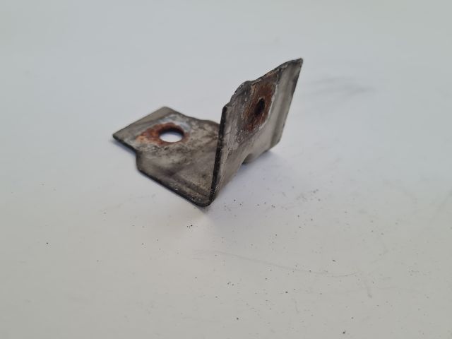 bontott VW GOLF VII Bal Sárvédő Oldaltartó