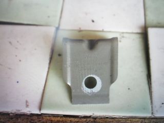 bontott VW GOLF VII Bal Sárvédő Oldaltartó