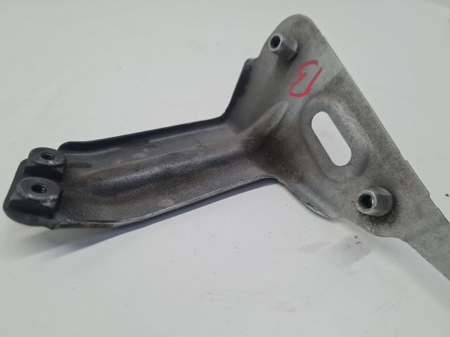 bontott VW GOLF VII Bal Sárvédő Oldaltartó