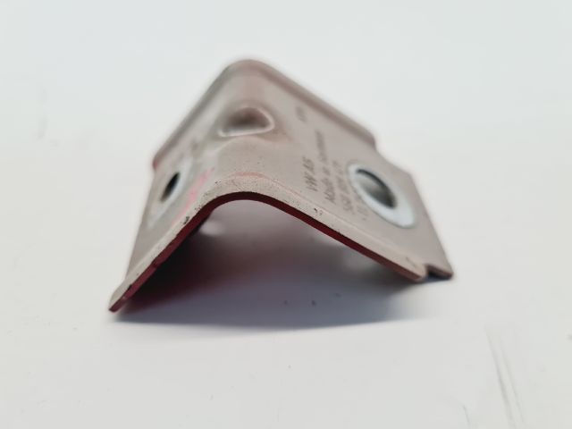 bontott VW GOLF VII Bal Sárvédő Oldaltartó