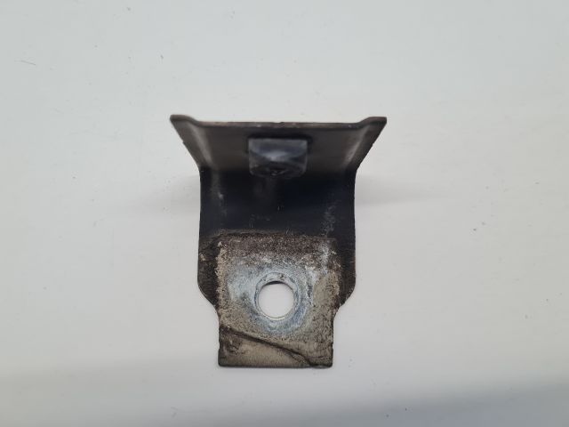 bontott VW GOLF VII Bal Sárvédő Oldaltartó