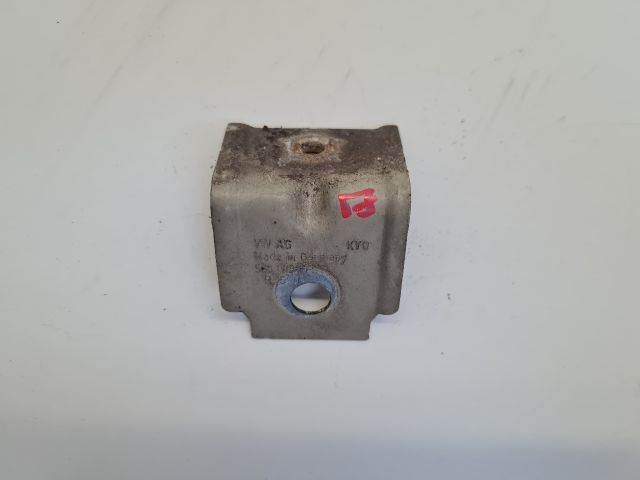 bontott VW GOLF VII Bal Sárvédő Oldaltartó