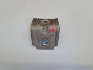 bontott VW GOLF VII Bal Sárvédő Oldaltartó