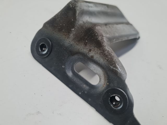 bontott VW GOLF VII Bal Sárvédő Oldaltartó