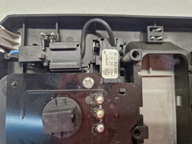 bontott VW GOLF VII Beltér Világítás Első