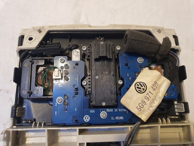 bontott VW GOLF VII Beltér Világítás Első