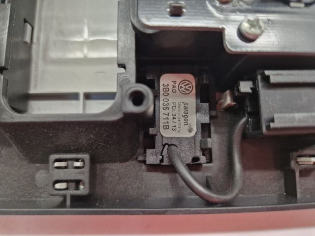 bontott VW GOLF VII Beltér Világítás Első