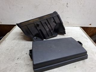 bontott VW GOLF VII Biztosítéktábla Doboz