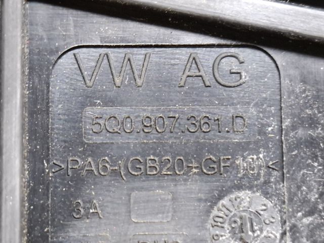 bontott VW GOLF VII Biztosítéktábla Doboz