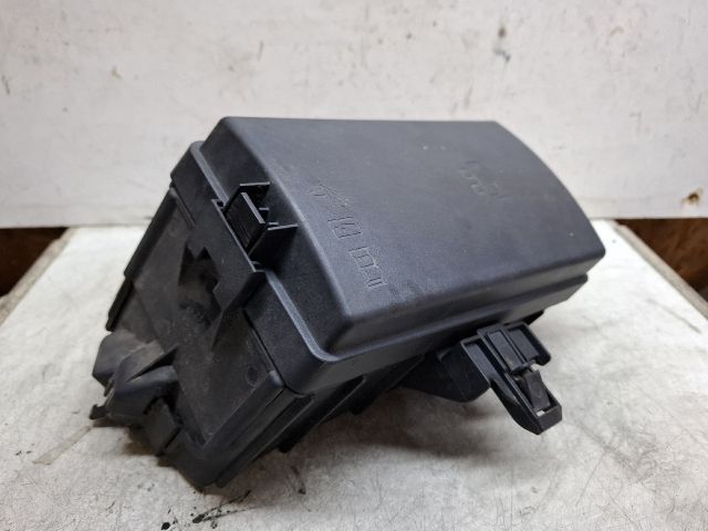 bontott VW GOLF VII Biztosítéktábla Doboz