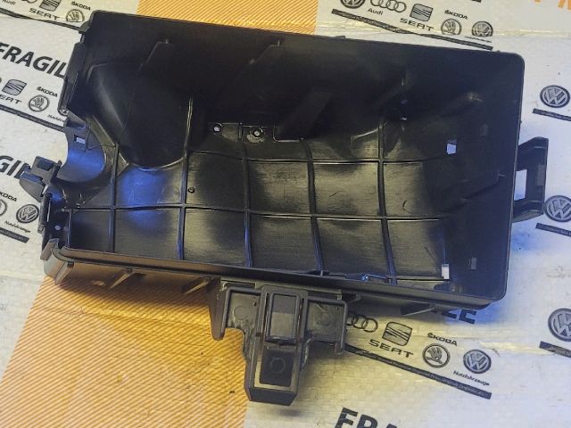 bontott VW GOLF VII Biztosítéktábla Doboz