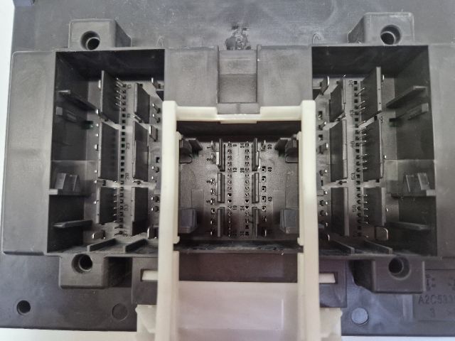 bontott VW GOLF VII Biztosítéktábla Utastér