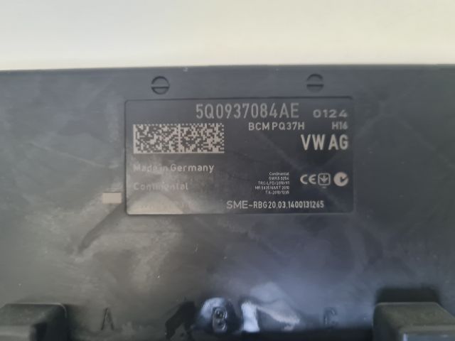 bontott VW GOLF VII Biztosítéktábla Utastér