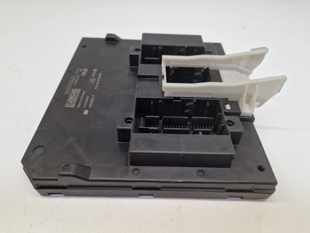 bontott VW GOLF VII Biztosítéktábla Utastér