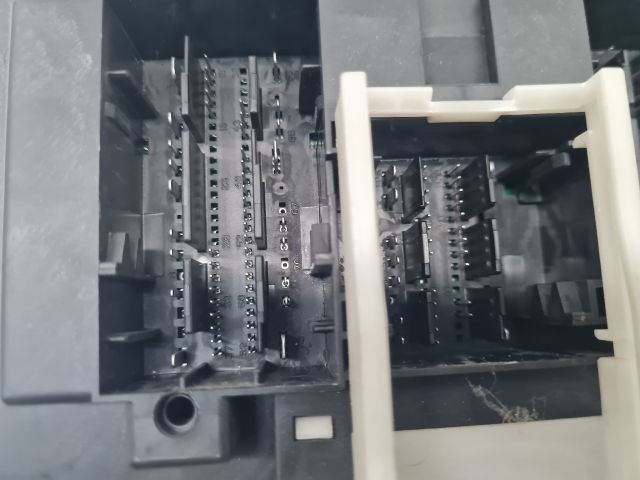 bontott VW GOLF VII Biztosítéktábla Utastér