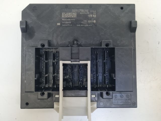 bontott VW GOLF VII Biztosítéktábla Utastér