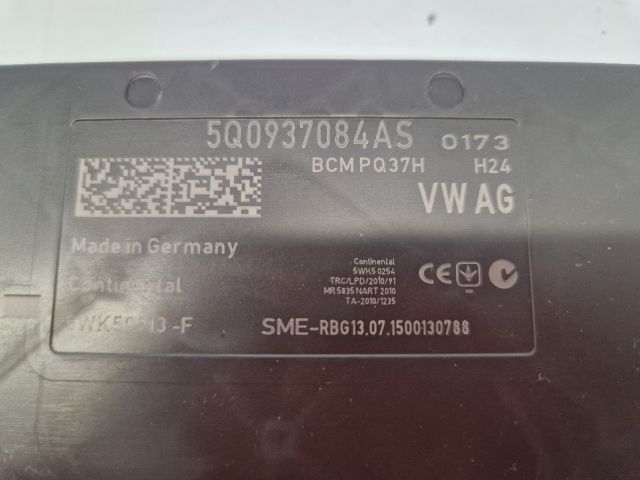 bontott VW GOLF VII Biztosítéktábla Utastér