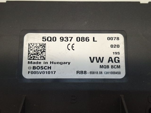 bontott VW GOLF VII Biztosítéktábla Utastér