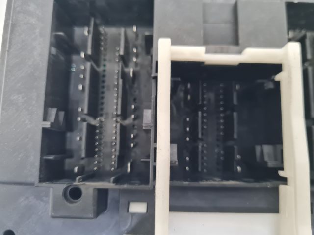 bontott VW GOLF VII Biztosítéktábla Utastér