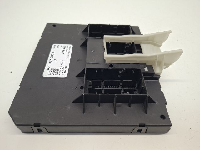 bontott VW GOLF VII Biztosítéktábla Utastér