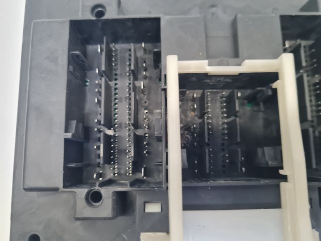 bontott VW GOLF VII Biztosítéktábla Utastér