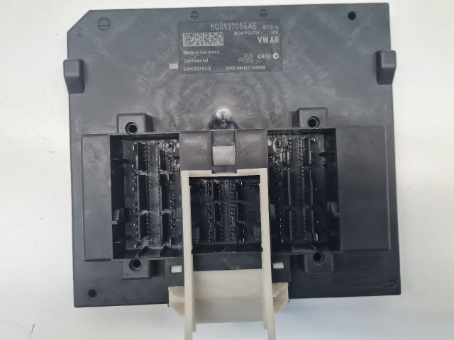 bontott VW GOLF VII Biztosítéktábla Utastér