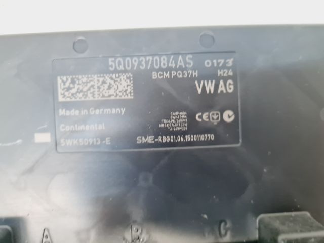 bontott VW GOLF VII Biztosítéktábla Utastér